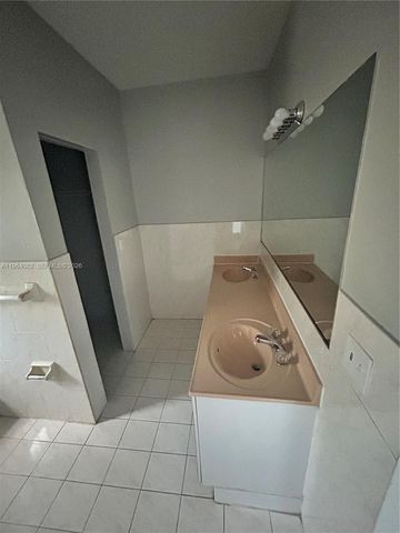 21 NW 60th St, Miami, FL 33127