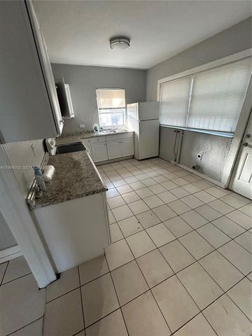 21 NW 60th St, Miami, FL 33127