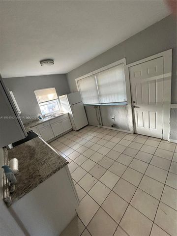 21 NW 60th St, Miami, FL 33127