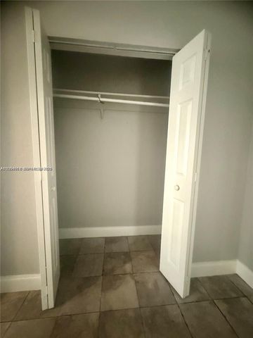 21 NW 60th St, Miami, FL 33127