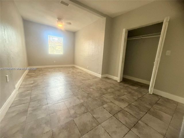 21 NW 60th St, Miami, FL 33127