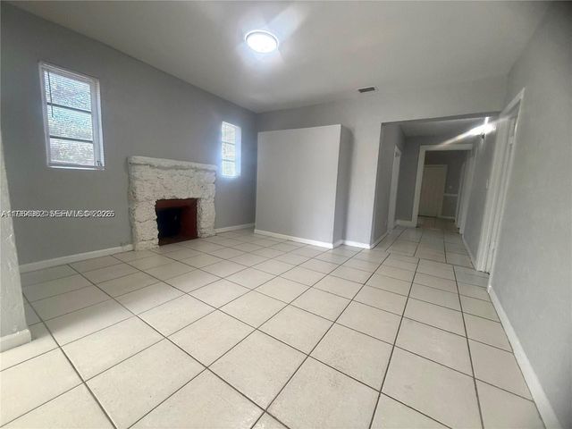21 NW 60th St, Miami, FL 33127