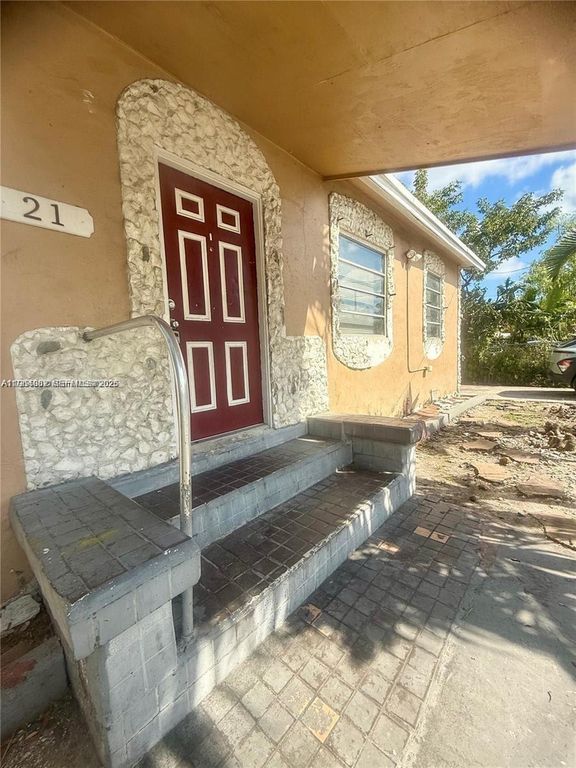 21 NW 60th St, Miami, FL 33127