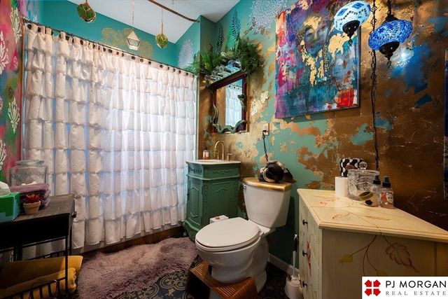 3083 S 32nd Street, Omaha, NE 68105