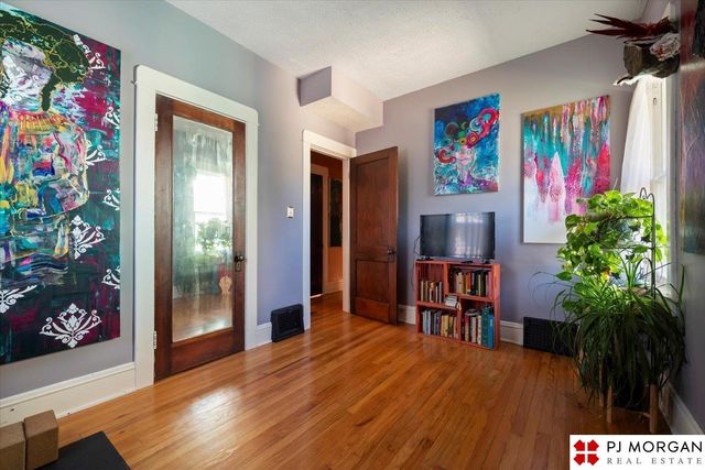 3083 S 32nd Street, Omaha, NE 68105