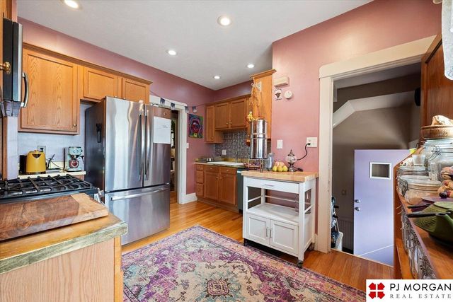 3083 S 32nd Street, Omaha, NE 68105