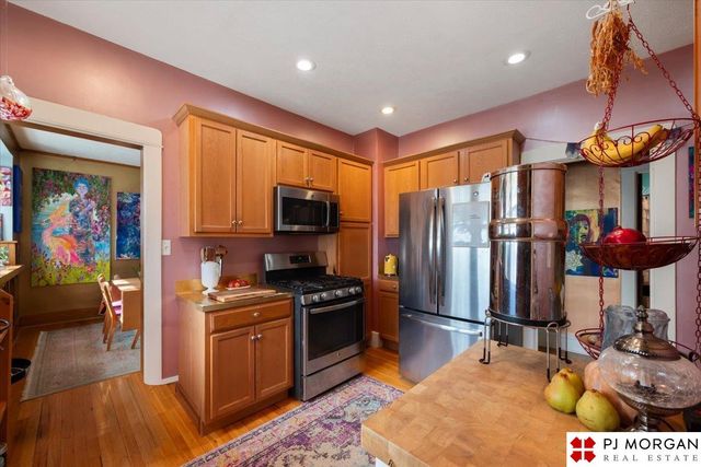 3083 S 32nd Street, Omaha, NE 68105