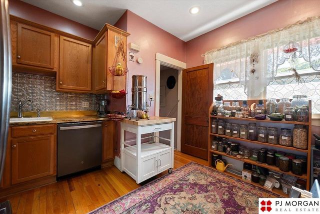 3083 S 32nd Street, Omaha, NE 68105