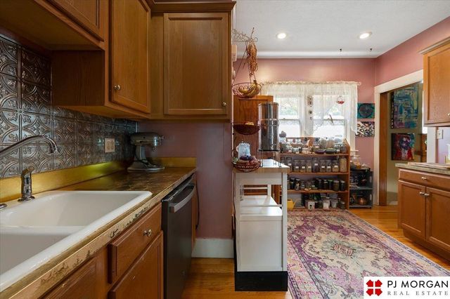 3083 S 32nd Street, Omaha, NE 68105