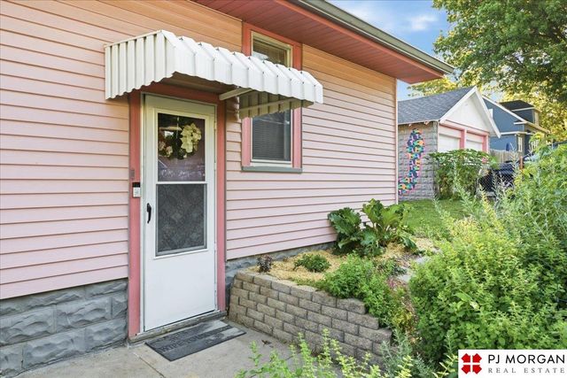 3083 S 32nd Street, Omaha, NE 68105