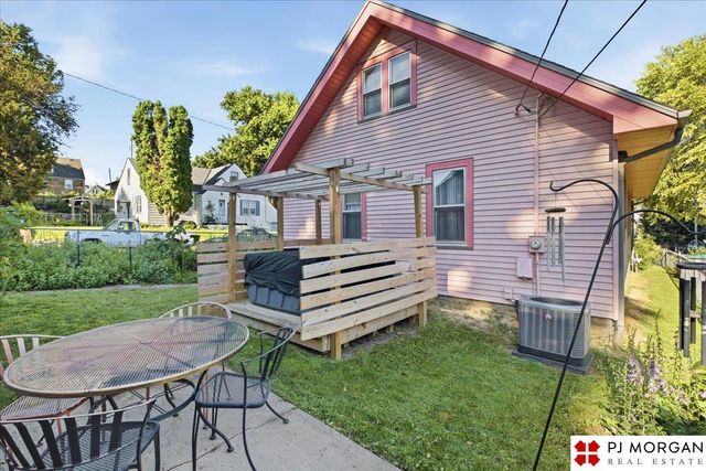 3083 S 32nd Street, Omaha, NE 68105