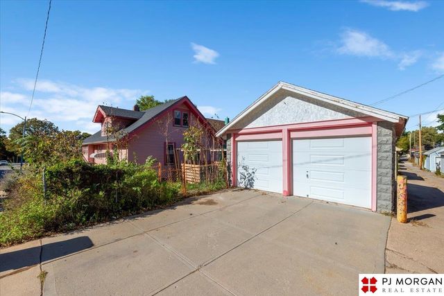 3083 S 32nd Street, Omaha, NE 68105