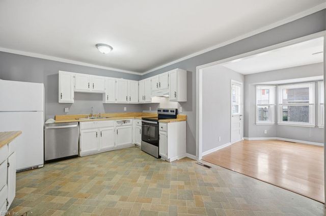 2209 Sparrow RD, Chesapeake, VA 23320