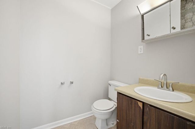 2209 Sparrow RD, Chesapeake, VA 23320