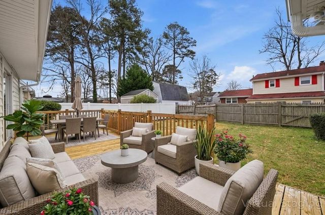 2209 Sparrow RD, Chesapeake, VA 23320