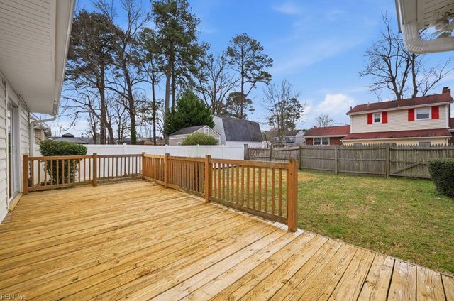 2209 Sparrow RD, Chesapeake, VA 23320