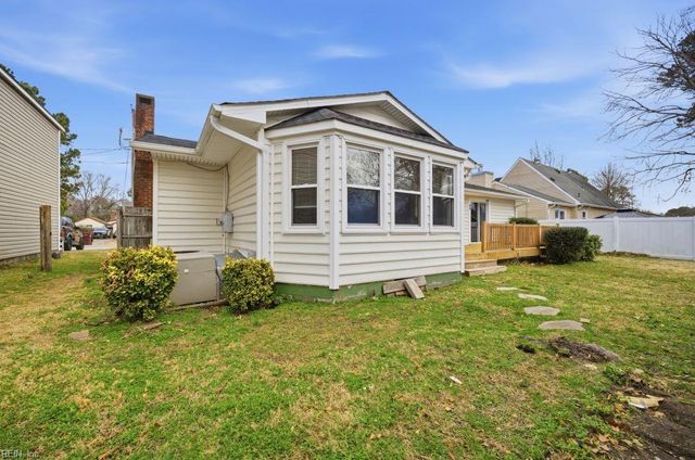 2209 Sparrow RD, Chesapeake, VA 23320