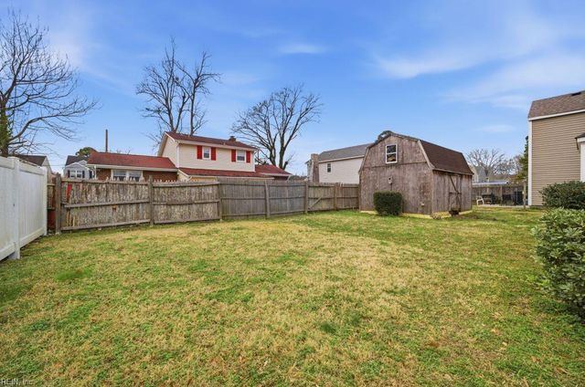 2209 Sparrow RD, Chesapeake, VA 23320