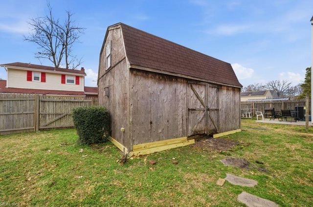 2209 Sparrow RD, Chesapeake, VA 23320