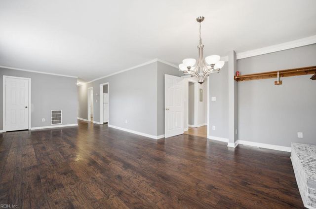 2209 Sparrow RD, Chesapeake, VA 23320