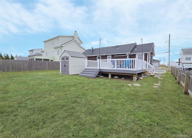 19 Kent Place, Amityville, NY 11701