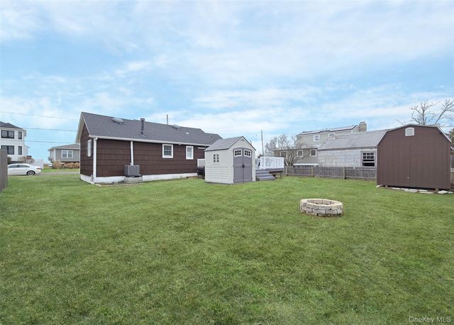 19 Kent Place, Amityville, NY 11701