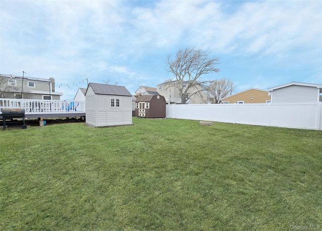 19 Kent Place, Amityville, NY 11701