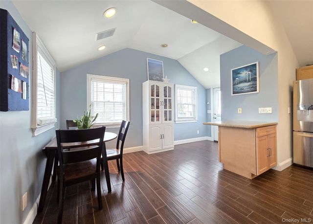 19 Kent Place, Amityville, NY 11701