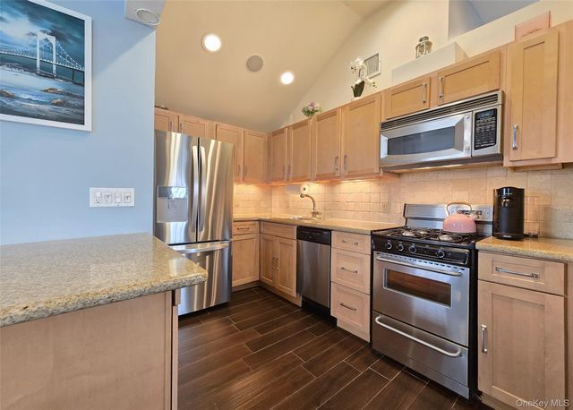 19 Kent Place, Amityville, NY 11701