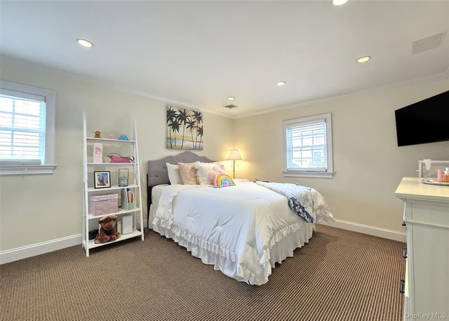 19 Kent Place, Amityville, NY 11701