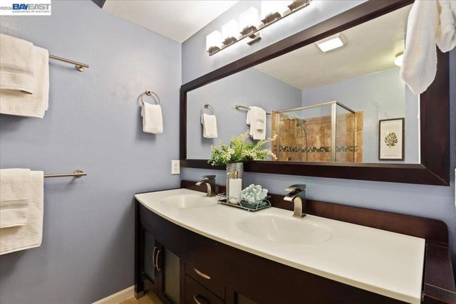 933 933 Shoreline Dr 203, Alameda, CA 94501