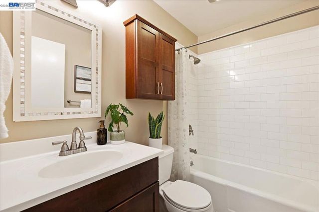 933 933 Shoreline Dr 203, Alameda, CA 94501