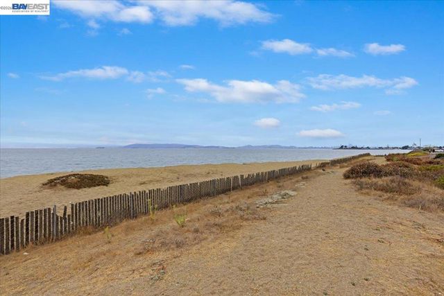 933 933 Shoreline Dr 203, Alameda, CA 94501