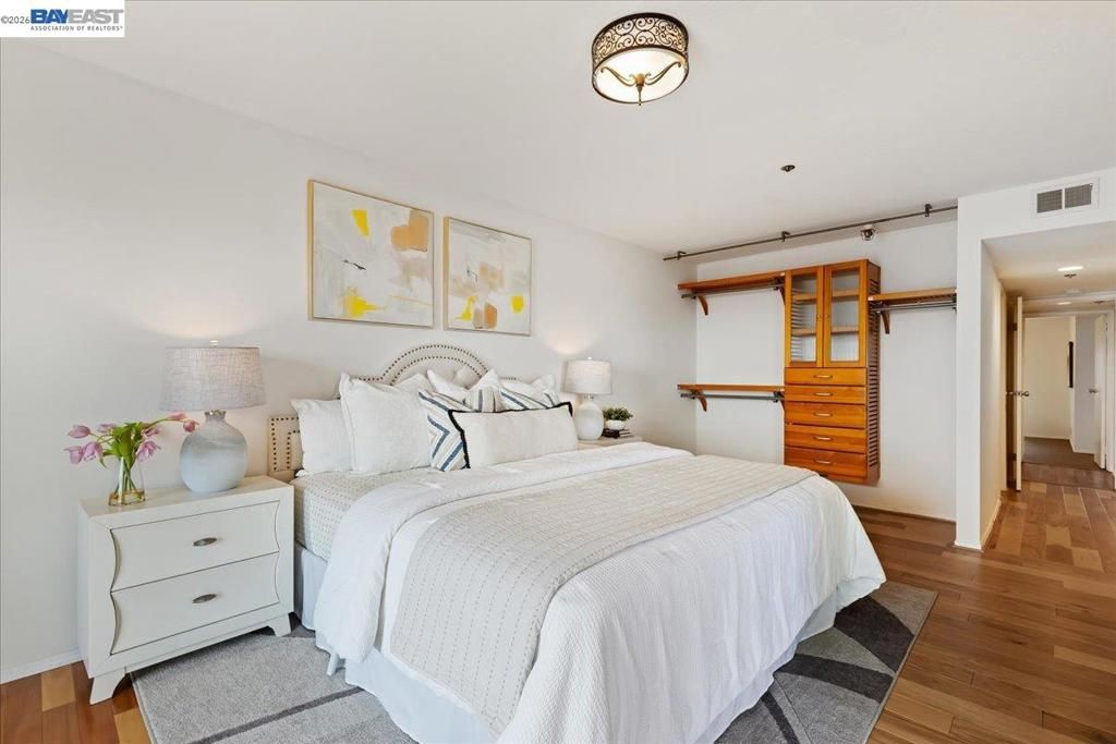 Image 9 of property listing at 933 933 Shoreline Dr 203, Alameda, CA 94501