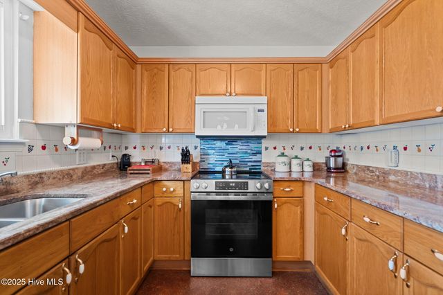 118 NE 31st Street, Oak Island, NC 28465