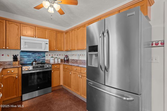 118 NE 31st Street, Oak Island, NC 28465