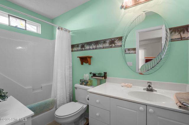 118 NE 31st Street, Oak Island, NC 28465