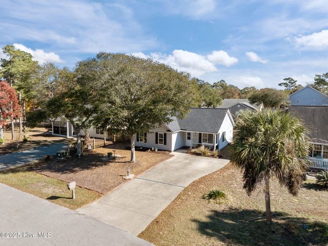 118 NE 31st Street, Oak Island, NC 28465