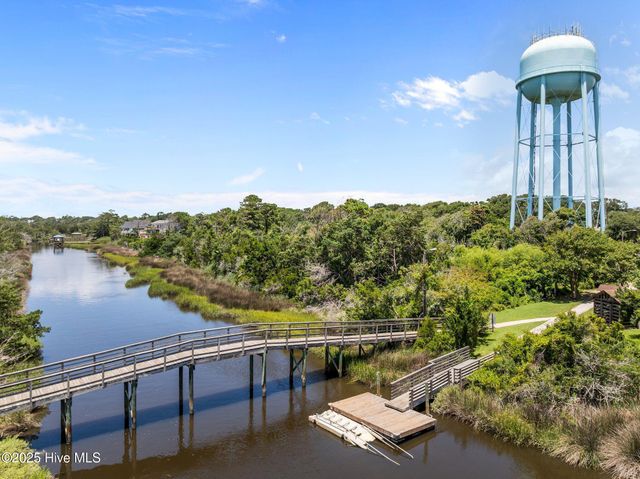 118 NE 31st Street, Oak Island, NC 28465