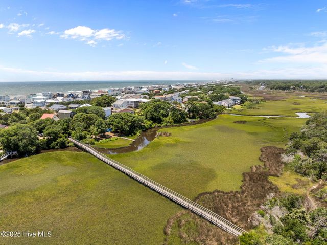 118 NE 31st Street, Oak Island, NC 28465