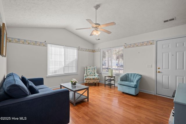 118 NE 31st Street, Oak Island, NC 28465