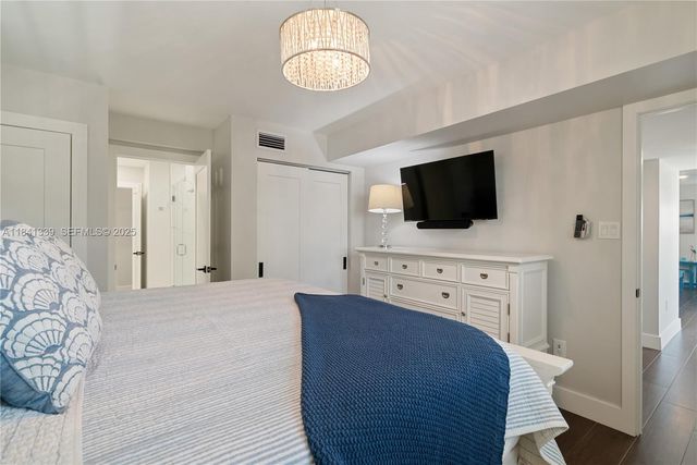 215 Wildwood Cir, Key Largo, FL 33037