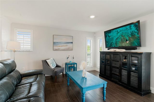 215 Wildwood Cir, Key Largo, FL 33037