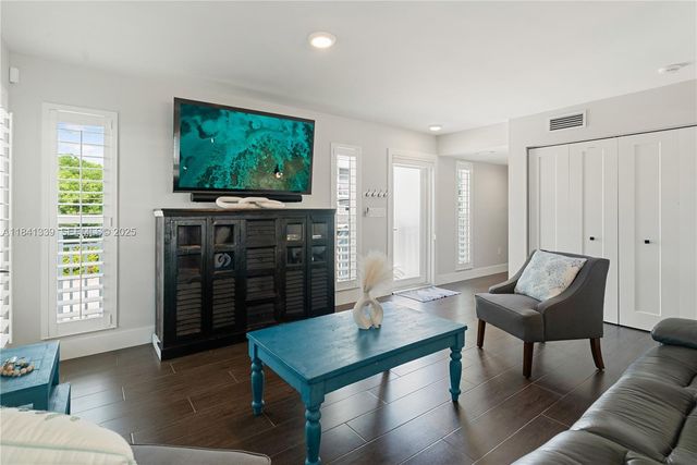 215 Wildwood Cir, Key Largo, FL 33037