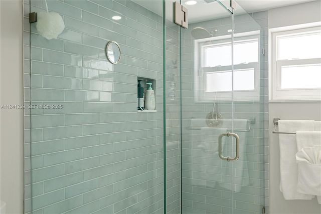 215 Wildwood Cir, Key Largo, FL 33037