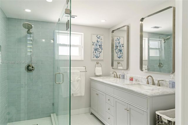 215 Wildwood Cir, Key Largo, FL 33037