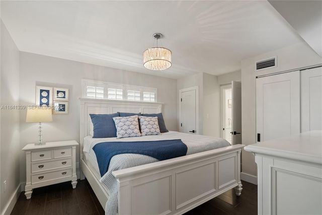 215 Wildwood Cir, Key Largo, FL 33037