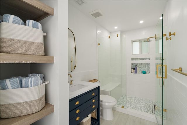 215 Wildwood Cir, Key Largo, FL 33037