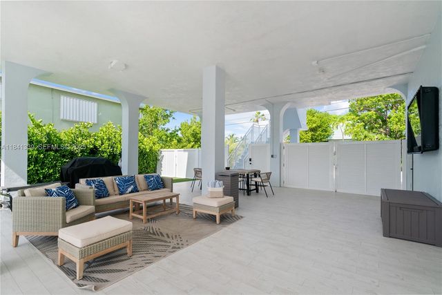 215 Wildwood Cir, Key Largo, FL 33037