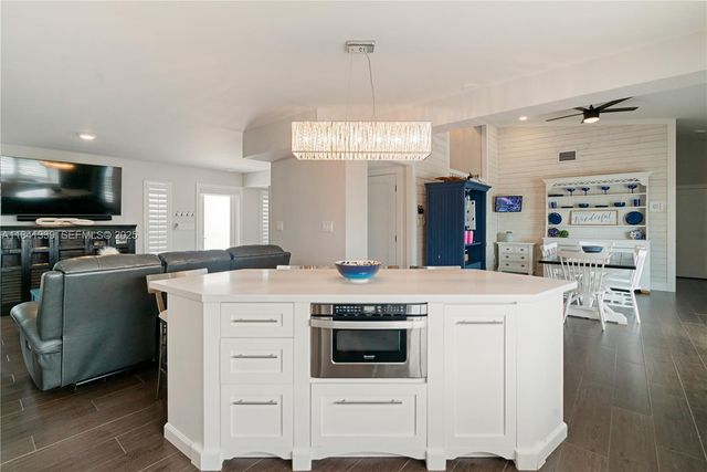 215 Wildwood Cir, Key Largo, FL 33037